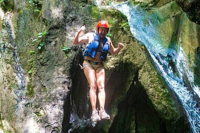 3x1: Monkeyland Waterfalls and Buggy Tour Puerto Plata - Stop 2: Monkeyland Puerto Plata for squirrel monkeys up close