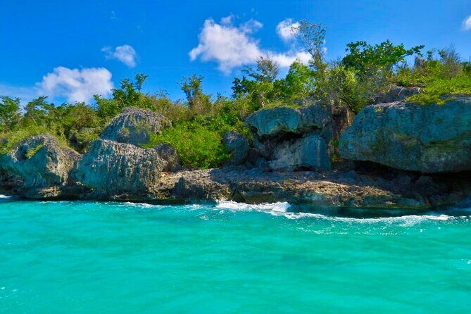 A Magical Day on Saona Island - Head back by catamaran: music, dancing, and a lighter ending