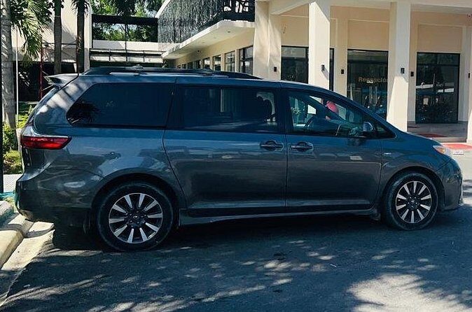 Airport shuttle to Punta Cana Hotels - Meeting your driver: the sign trick that saves time