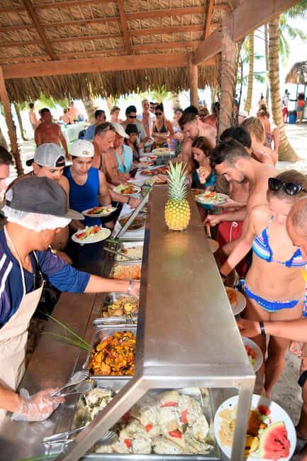 Bavaro: Saona Island Speedboat Tour with Open Bar - Fishing village walk: the short culture beat that breaks up the beach day