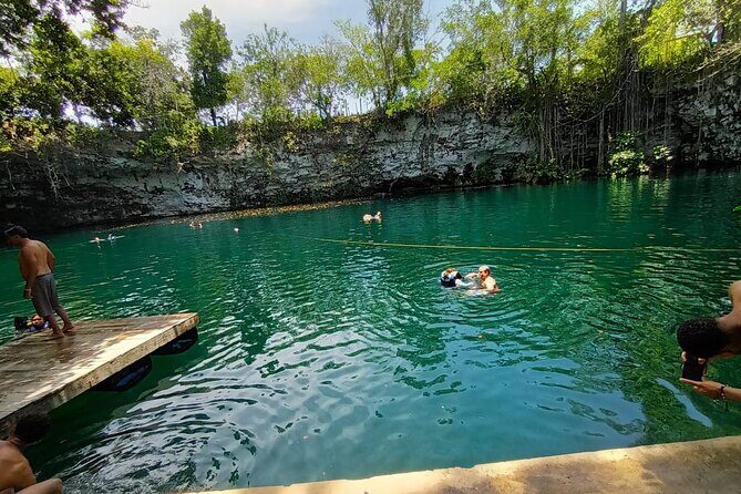 Blue Dudu Lagoon - Monumento Natural El Saltadero: views, waterfall energy, and local action