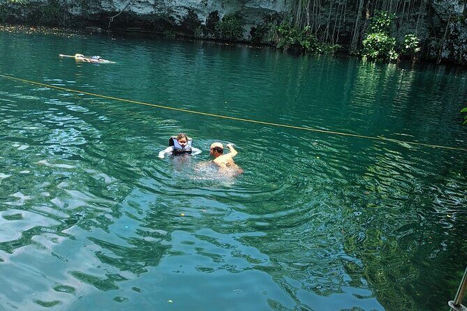 Blue Dudu Lagoon - Laguna El Dudu: the turquoise cenote that drives the whole tour