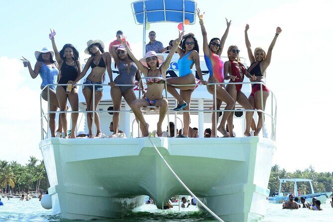 Catamaran Party Boat In Punta Cana With Pick Up - What a 2:00 pm Bávaro catamaran day really feels like