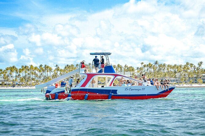 Catamaran Party Boat In Punta Cana With Pick Up - Group size and sailing comfort: the cap vs. real life