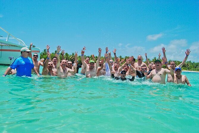 Catamaran Party in Punta Cana Includes Drink and Transportation - Open Bar, Brunch, and Snacks: What You’re Drinking and Eating