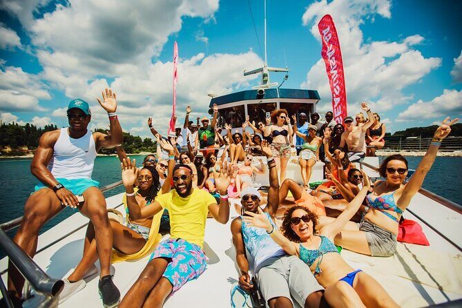 Catamaran Party in Punta Cana Includes Drink and Transportation - Group Size and Social Scene: How Many People Are On Your Boat?