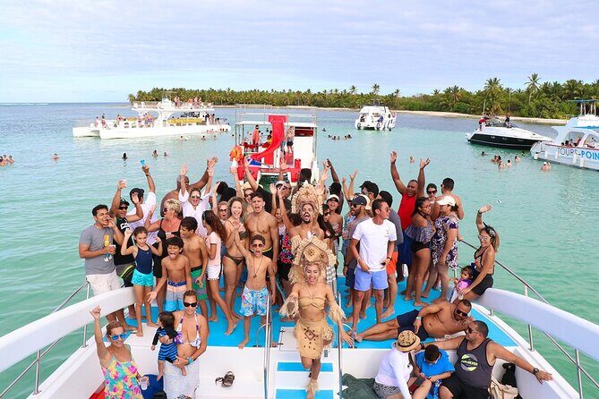 Catamaran party in Punta Cana with open bar, music and more - Quick highlights