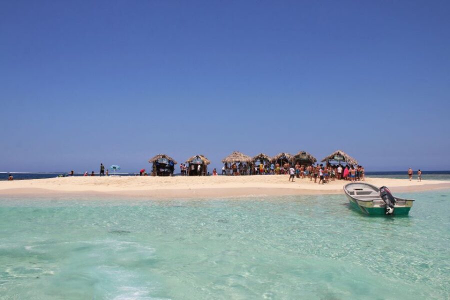Cayo Arena: VIP Experience in Luxury Catamaran - Timing, schedule drift, and the one thing to double-check