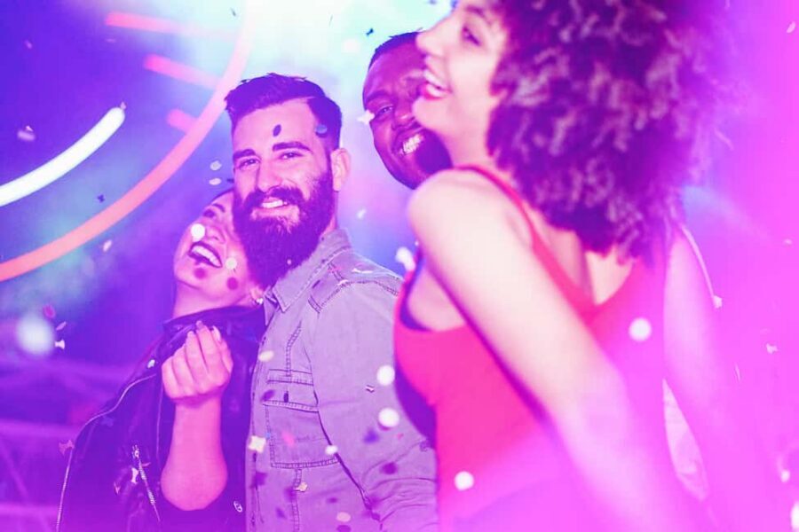 Coco Bongo Disco - The show: acrobats, projections, and special effects that change the room