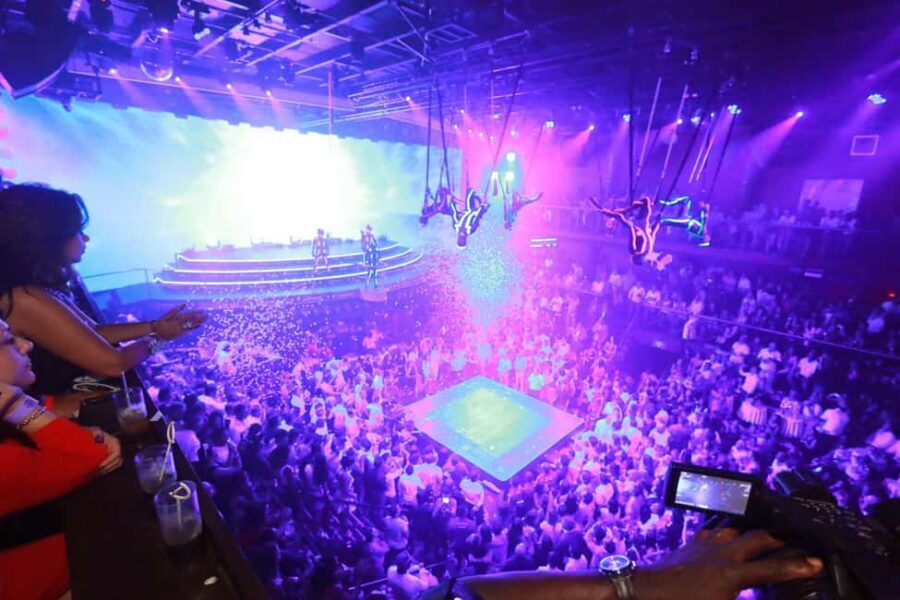 Coco Bongo Disco - Your night flow: pickup, entry, snack, and the late 03:00 AM return