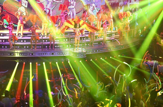 Coco Bongo Premium Open Bar - Crowd, Space, and Seating: What You Give Up With Premium Entry