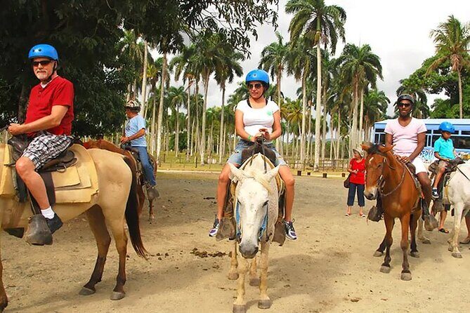 Cultural Safari by Truck RD: Live the Adventure - Casa Típica: Watching Handmade Tobacco Production