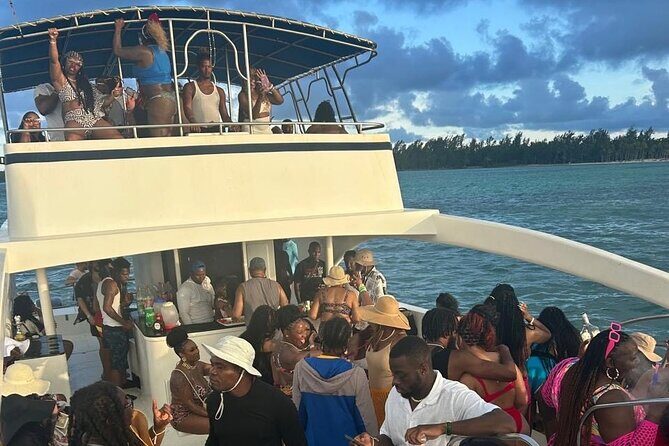 DE Hip Hop Boat Party for Adults and Free Drinks Only - Snorkeling gear included: the coral reef stop at El Cortecito