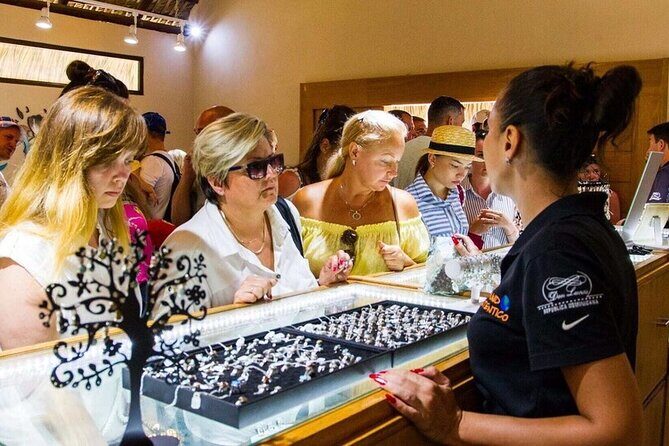 Discover Dominican Treasures: Rum, Cigars, Coffee & Chocolate - Entering The Store: Why This Punta Cana Stop Feels Different