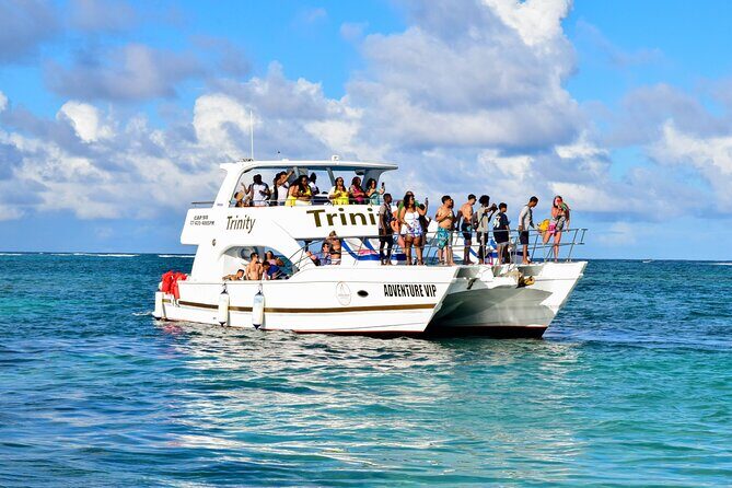Exclusive Hip Hop Punta Cana Party Boat with Open Bar <em>Only Adult – Quick Hits Before You Go’ /></p>
<ul>
<li><strong>Adults-only vibe</strong>: made for the grown-up crowd</li>
<li><strong>Unlimited drinks with DJ music</strong>: you’ll feel the energy right away</li>
<li><strong>Playa Bibijagua swim and snorkel</strong>: real water time, not just a quick dip</li>
<li><strong>Sand bar party in waist-deep water</strong>: more “hangout” than “viewing”</li>
<li><strong>Photo moments on the route</strong>: including time past Dolphins Island</li>
<li><strong>Smallish group by boat standards (max 120)</strong>: easier to find your people</li>
</ul>
<h2 id="hip-hop-party-boat-for-adults-only-what-the-experience-really-feels-like">Hip-Hop Party Boat for Adults Only: What the Experience Really Feels Like</h2>
<p><img width="669" height="446" decoding="async" src=