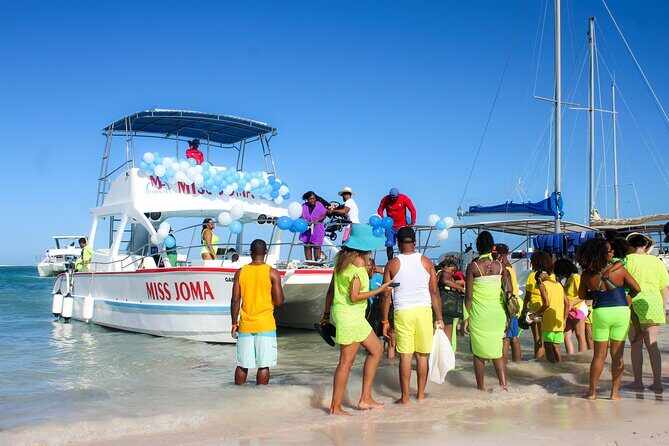 Experience for families and friends by private boat with pick-up - Miss Joma Catamaran: a party boat that still works for families