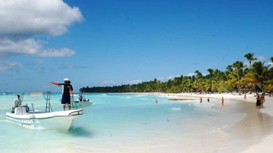 From Bayahíbe: Saona Island Catamaran Cruise with Buffet - Sailing Past Cotubanama National Park With Rum and Music