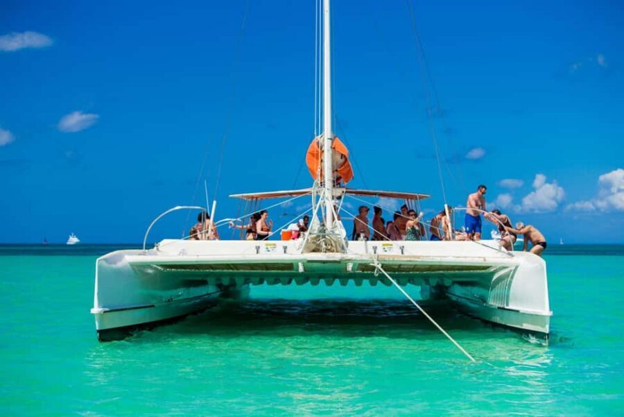 From Bayahíbe: Saona Island Catamaran Cruise with Buffet - Food and Drinks: What’s Included Versus What You Might See