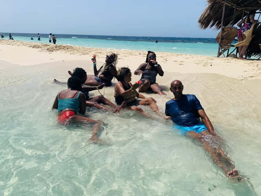 From Puerto Plata: Cayo Arena by VIP Speedboat and Snorkel - Cayo Arena (Paradise Island): white sand meets “bring your own shade”