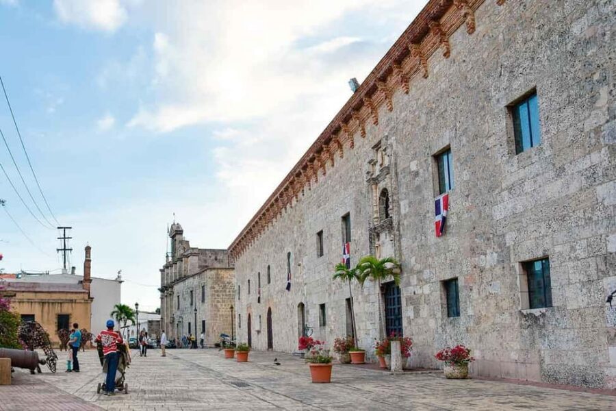 From Punta Cana: Santo Domingo Full-Day Tour with Lunch - Practical packing tips for a sun-and-walking day