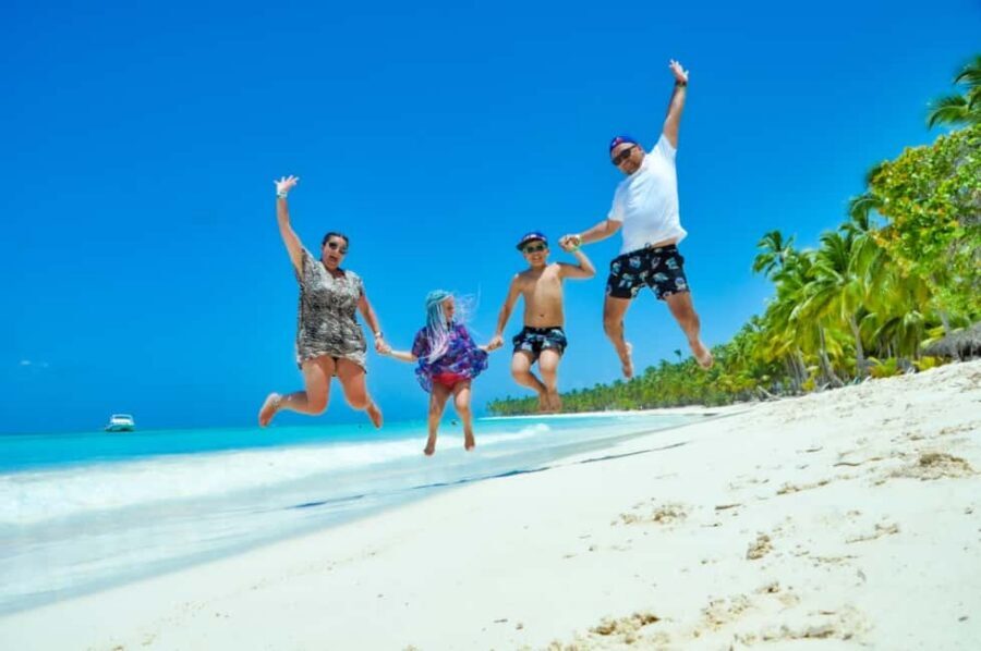 From Punta Cana: Saona and Mano Juan Day Trip by Speed Boat - Saona + Mano Juan in one day: what this tour does well