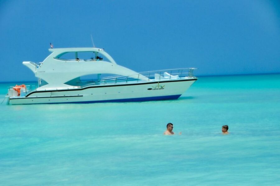 From Punta Cana: Saona and Mano Juan Day Trip by Speed Boat - Dominican lunch with wine: when the included meal is actually the meal