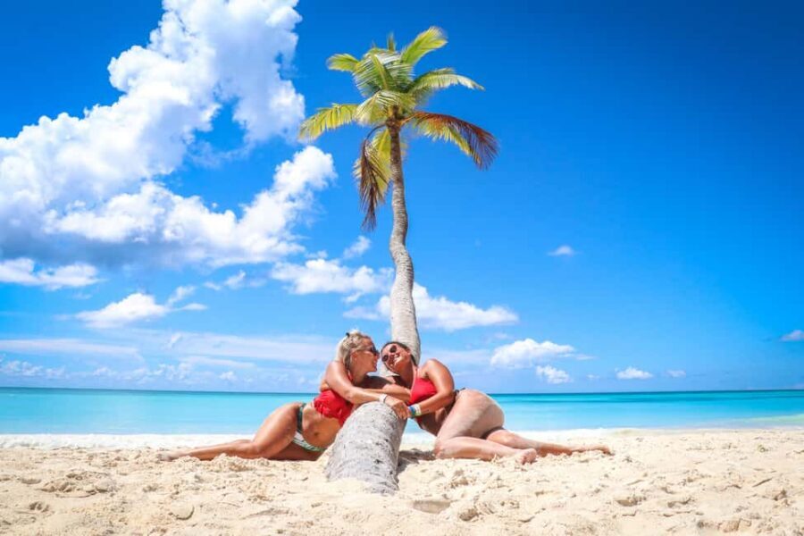 From Punta Cana: Saona Island Trip via Speedboat with Lunch - Open bar and the return catamaran dance energy