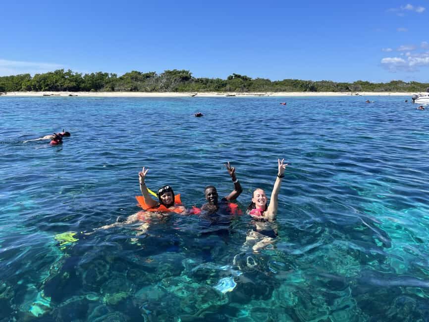 From Punta Cana: Small Group Catalina Island Snorkeling Tour - Lunch on Catalina Island: Dominican Food, Drinks, and Crowd Reality