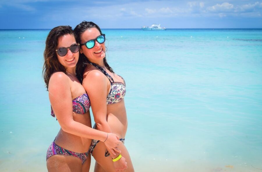 From Santo Domingo: Saona Island Day Trip w/ Lunch & Drinks - Saona Island free time: beach relaxation with a real clock