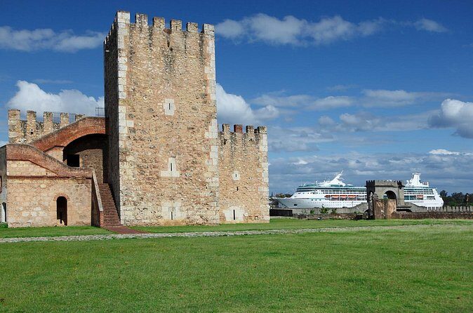 Full-Day Santo Domingo City Tour from La Romana - Colonial Gate 4D Cinema: Francis Drake in Motion