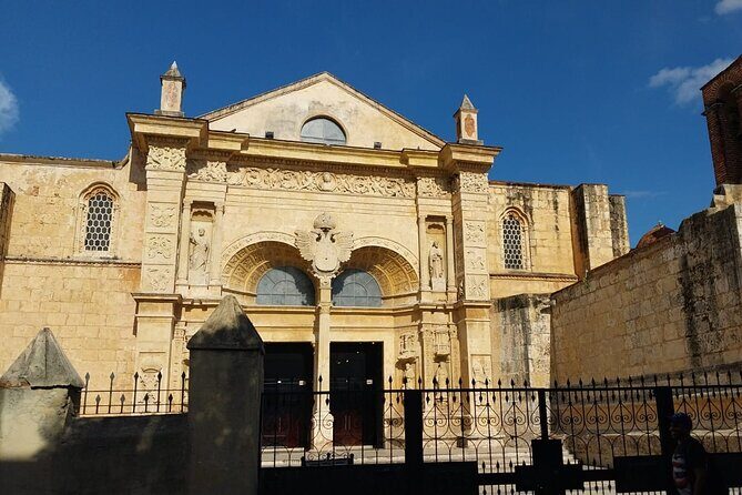 Full Day Santo Domingo Tour - Palace of the Dominican National Police: A Quick Architectural Pause