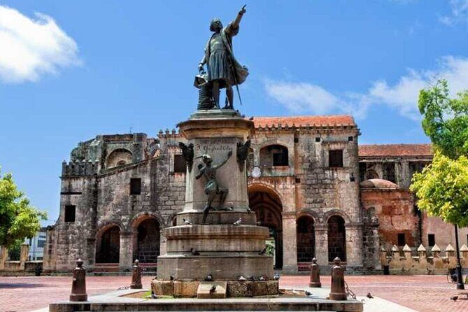 Full-day Santo Domingo Tour with Roundtrip Transfer from Airport to Hotel - Basilica Cathedral of Santa Maria la Menor: A Major Cathedral With a Short Visit Window
