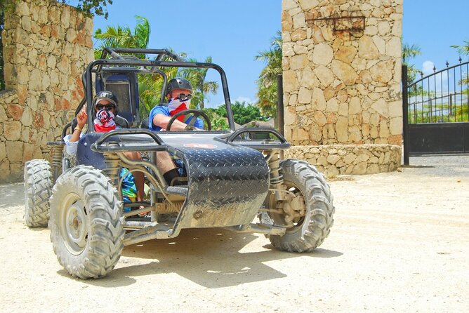 Full day tour. Buggy, lunch and Catamaran Adventure - La Bandera lunch: a Dominican buffet break that keeps the day moving