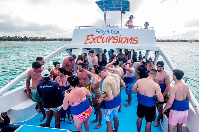 Full day tour. Buggy, lunch and Catamaran Adventure - Happy Beach to catamaran: snorkeling, snacks, and the open bar rhythm