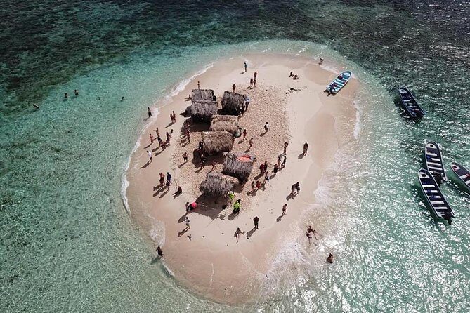 Full-Day Tour to Punta Rucia and Cayo Arena with Snorkeling - Mangroves by speedboat: the quieter side of the trip