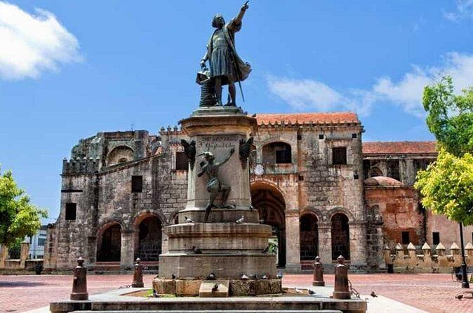 Full day tour to Santo Domingo from Punta Cana - Calle El Conde: the old street you can actually feel