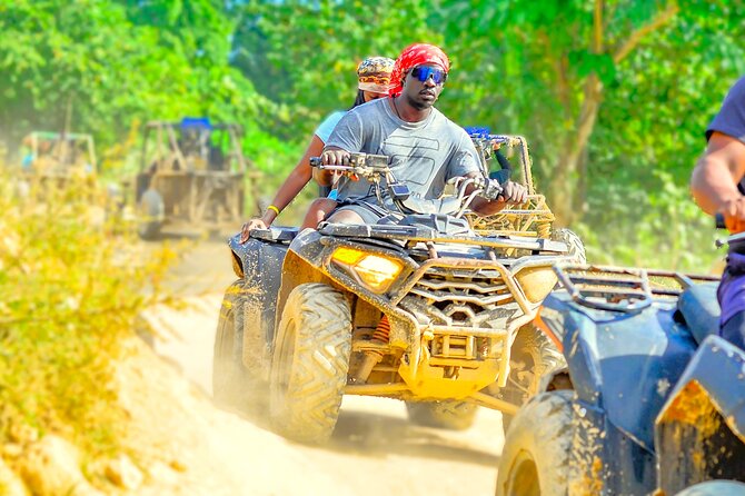 Grupo Pequeño en Buggy’s o ATV por el lodo en Punta Cana - A 4-hour mix of beach, mud driving, tastings, and a cave swim