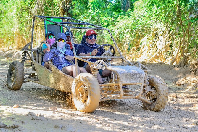 Grupo Pequeño en Buggy’s o ATV por el lodo en Punta Cana - Hoyo Claro cave swim: crystal-clear water and a cold beer bar