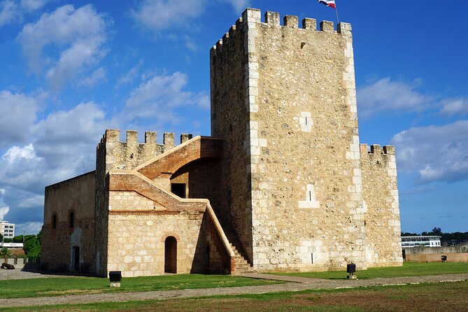 Half Day Excursion Colonial Zone Lighthouse to Colón and Tres Ojos from Santo Domingo - Pickup, traffic, and why the day can run long