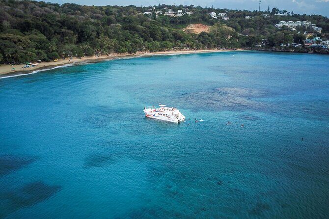 Half Day Sosua Sunset Cruise with Snorkeling - Three Rocks and Los Cabezos canyon: the second reef stop