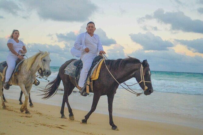 Half-Day Tour 2-in-1, Redonda Mountain & Horseback Riding Tour in Macao Beach - Transport, safety feel, and the small comforts that make a tour smoother