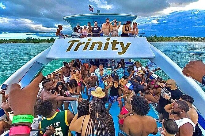 Hip Hop solo para adultos PartyBoat con Bebidas ilimitadas y Bar - Getting Picked Up and Getting On the Boat (The 2:30 pm Reality)