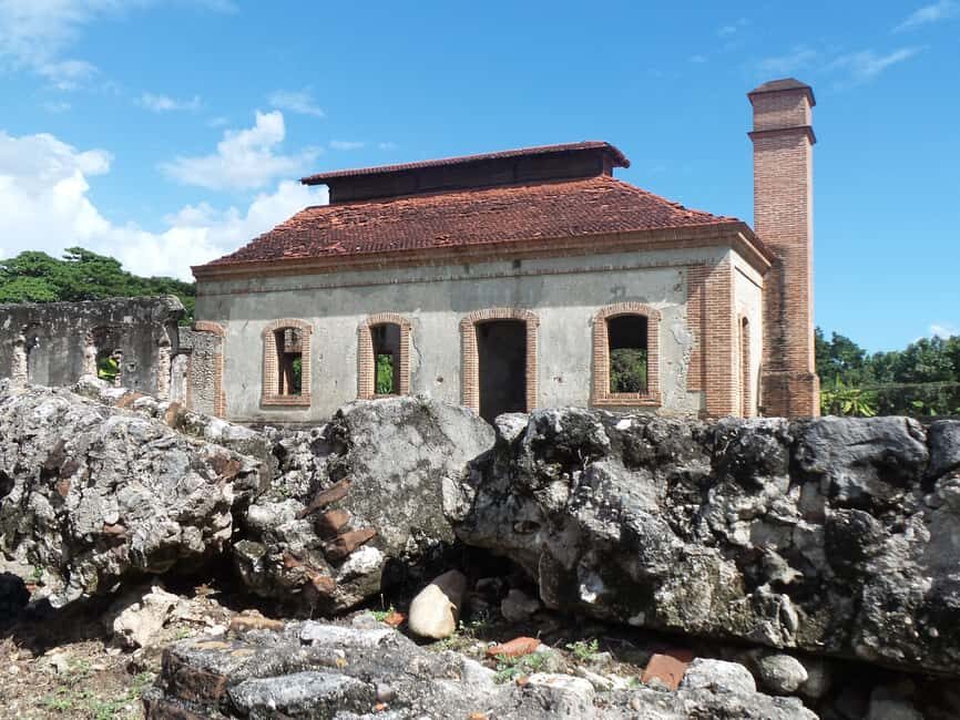 History of Slavery Guided Tour - Rum Museum and Boca de Nigua: the machinery behind sugar and rum
