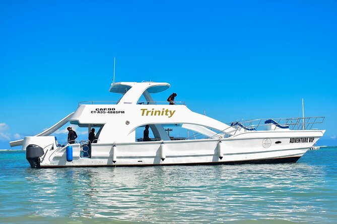 Infinity party boat in Punta Cana - Safety and comfort: the small details that matter