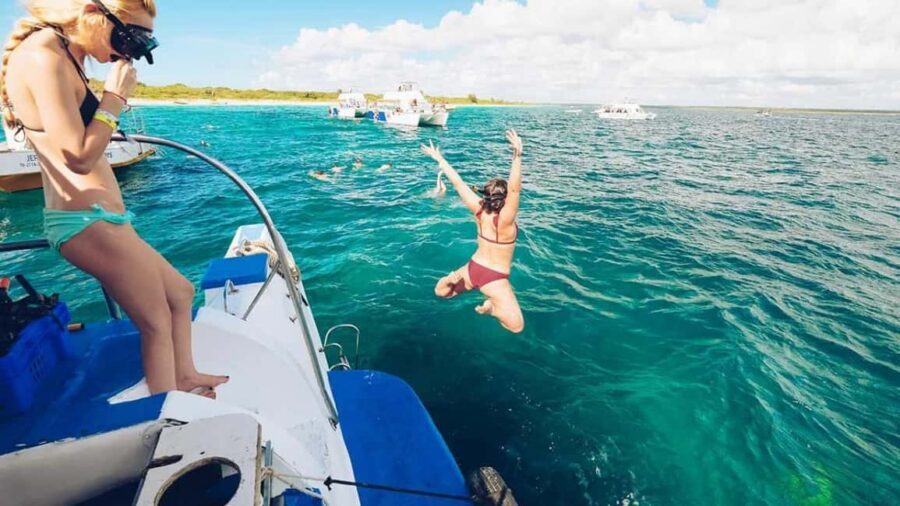 isla saona día completo - Bayahibe to Saona: speedboat vs catamaran ride vibes
