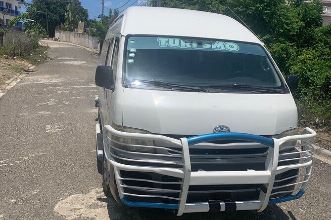 Jeep safari waterfall tours - Manuel’s guiding style: extra stops and calm problem-solving