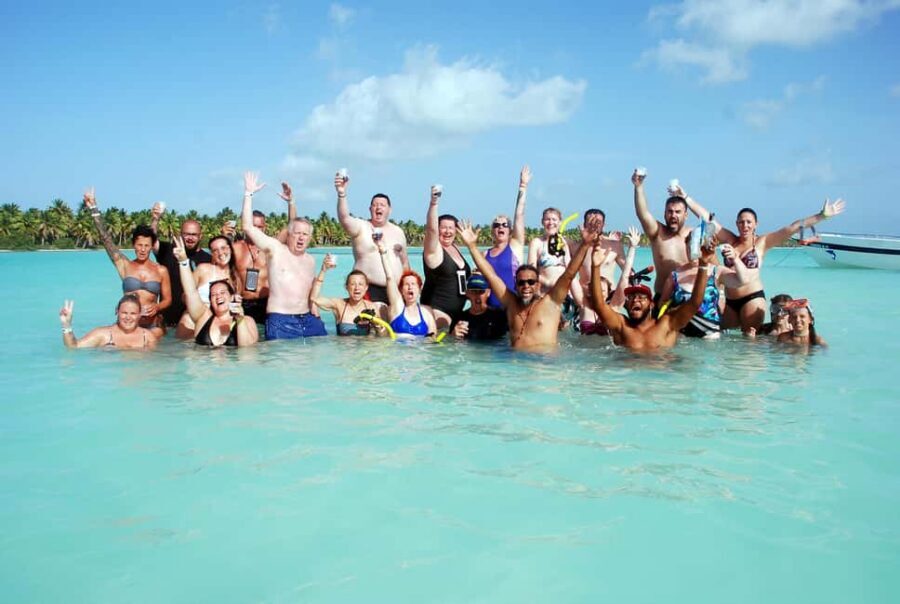 La Romana: Saona Island for Norwegian Sky Cruise Passengers - El Peñon and Taíno stories on the way: scenery with context