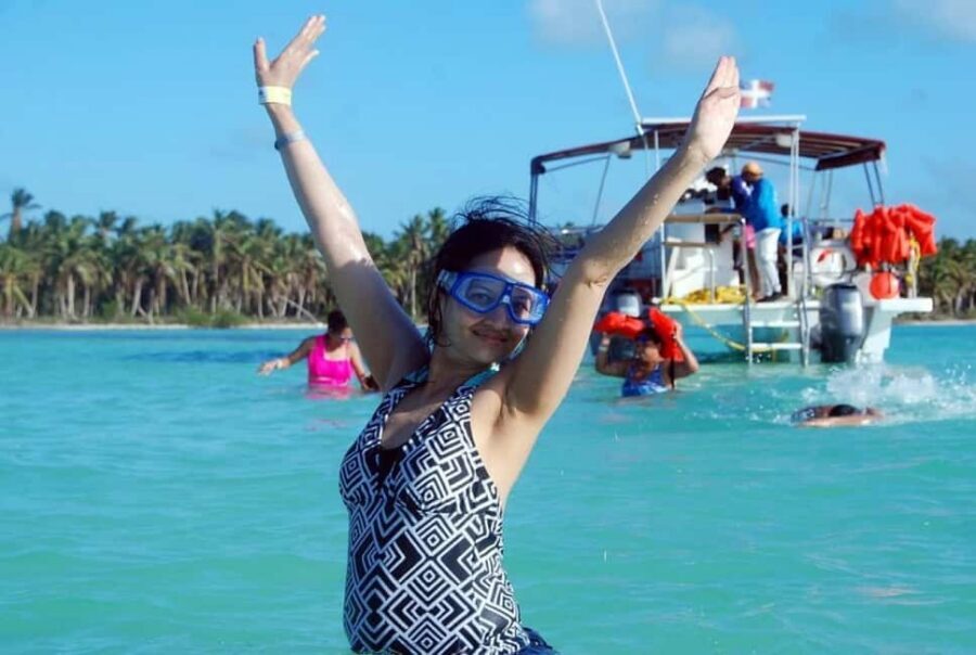 La Romana: Saona Island for Norwegian Sky Cruise Passengers - Playa Dichosa lunch on white sand: the part that feels like a reward