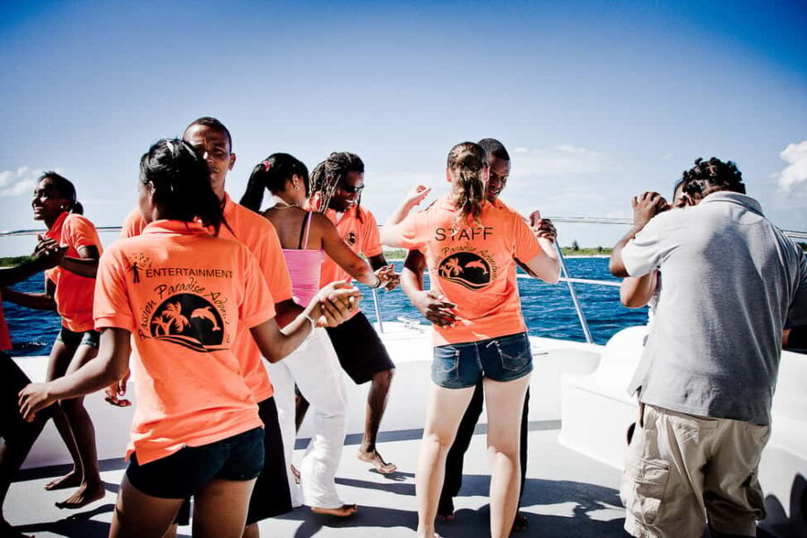 La Romana: Scuba Diving in Catalina Island - Catalina Island National Park beach break: Dominican feast and an ocean-facing bar