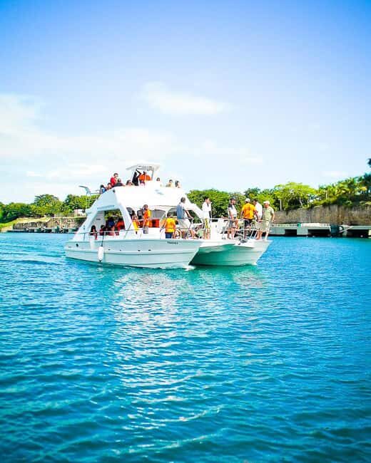 La Romana: Scuba Diving in Catalina Island - The morning routine: pickups, catamaran ride, and your first underwater stop at The Wall